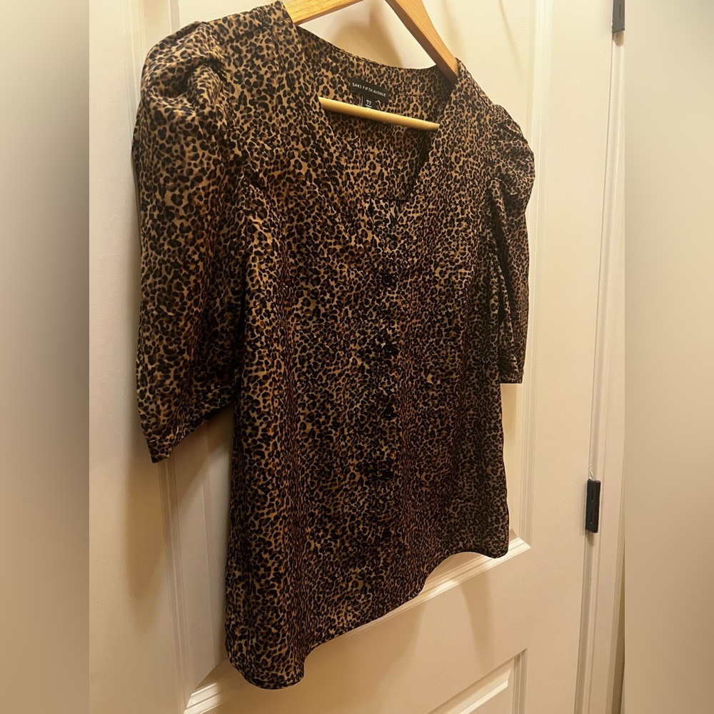 Saks Fifth Avenue leopard print puff sleeve button front blouse size small